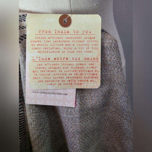 Vismaya Indian made- wearable scarf/wrap brand new. - Picture 4 of 6